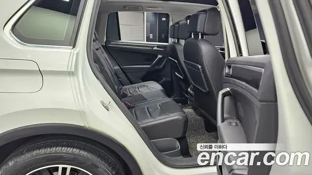 Volkswagen Tiguan 2020 — Şəkil 17/30
