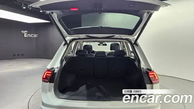 Volkswagen Tiguan 2020 — Şəkil 26/30