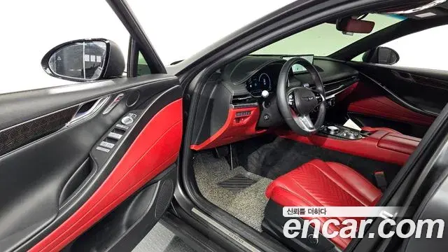 Genesis Electrified G80 2023 — Photo 10/20