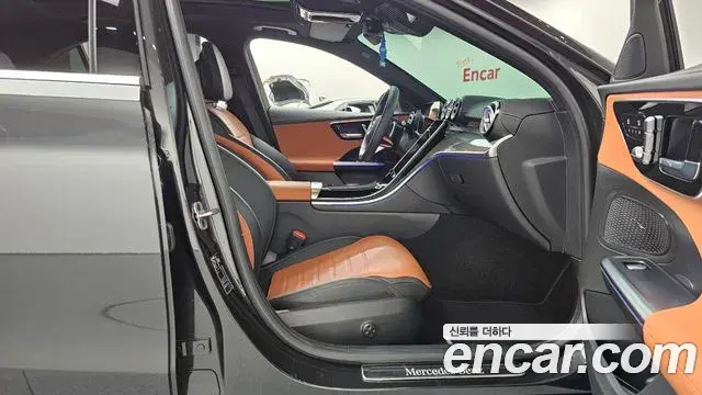 Mercedes-Benz C-Class 2025 — Photo 14/32