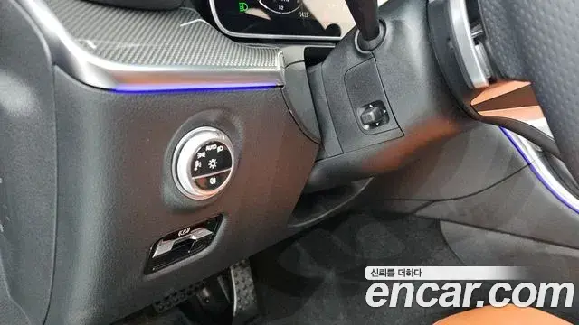 Mercedes-Benz C-Class 2025 — Photo 15/32