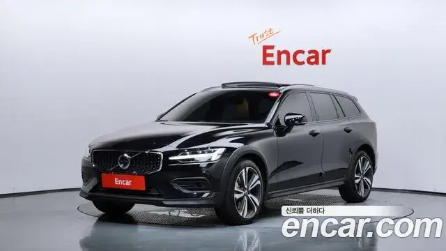Volvo V60 Cross Country 2021 — Photo 21/36