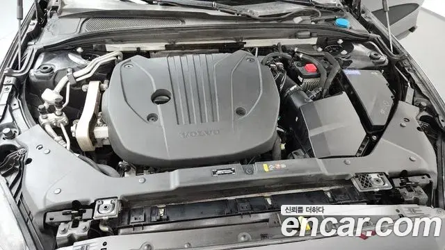 Volvo V60 Cross Country 2021 — Photo 1/36