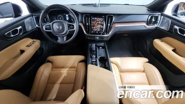 Volvo V60 Cross Country 2021 — Photo 35/36