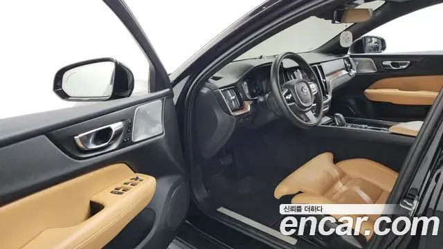 Volvo V60 Cross Country 2021 — Photo 29/36