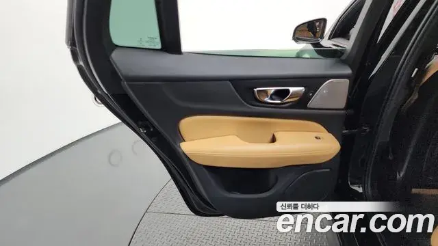 Volvo V60 Cross Country 2021 — Photo 15/36