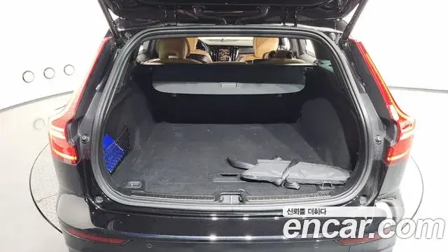 Volvo V60 Cross Country 2021 — Photo 27/36