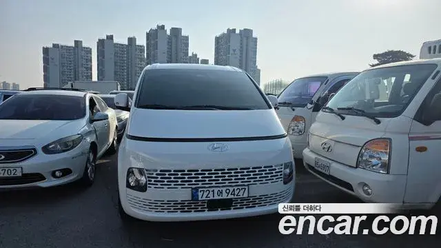 Hyundai Staria 2023 — Фото 9/12