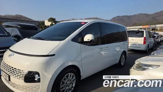 Hyundai Staria 2023 — Фото 7/12