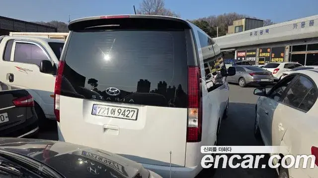 Hyundai Staria 2023 — Фото 8/12