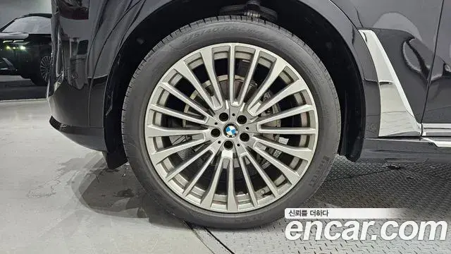 BMW X7 2024 — Photo 17/35