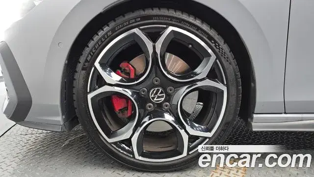 Volkswagen Golf 2025 — Şəkil 19/31