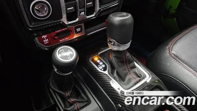Jeep Wrangler 2018 — Şəkil 8/20