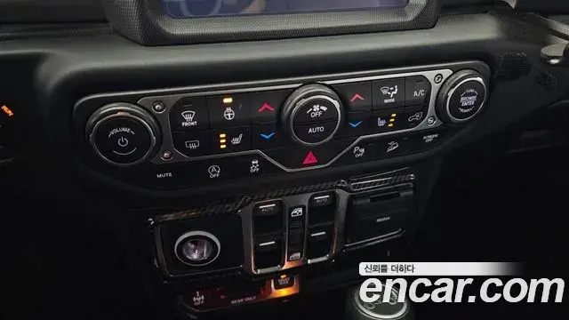 Jeep Wrangler 2018 — Şəkil 16/20