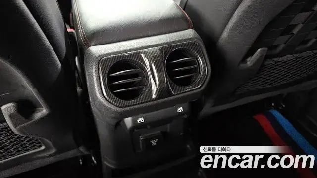 Jeep Wrangler 2018 — Şəkil 18/20