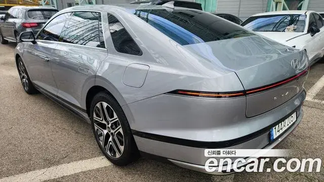 Hyundai Grandeur Hybrid 2023 — Photo 8/14