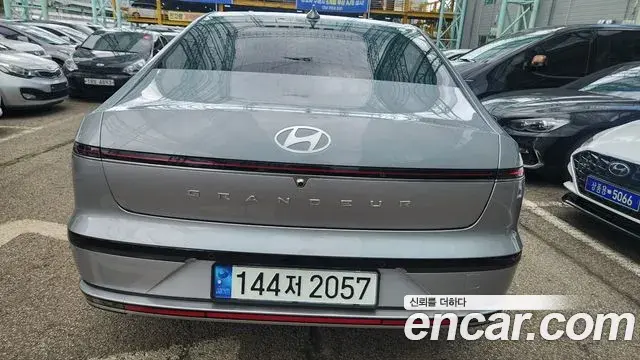 Hyundai Grandeur Hybrid 2023 — Photo 9/14
