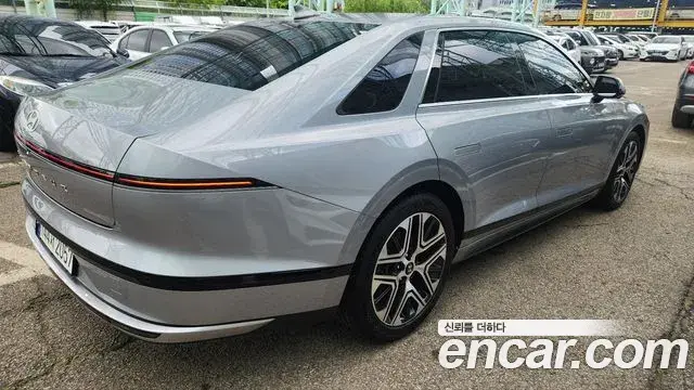 Hyundai Grandeur Hybrid 2023 — Photo 7/14