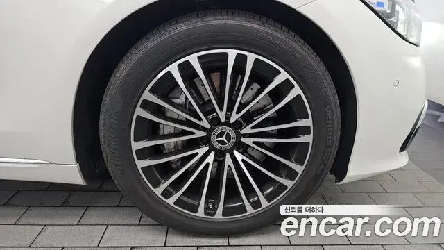 Mercedes-Benz S-Class 2022 — ფოტო 26/32