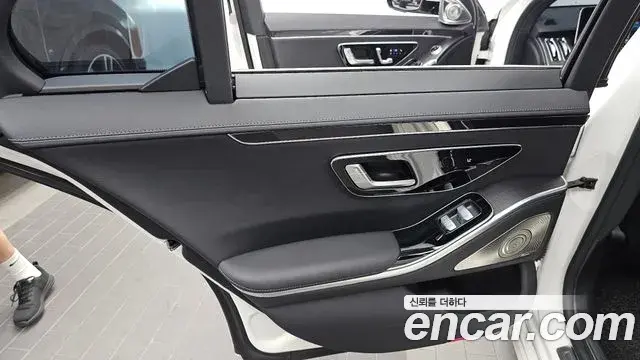 Mercedes-Benz S-Class 2022 — ფოტო 30/32
