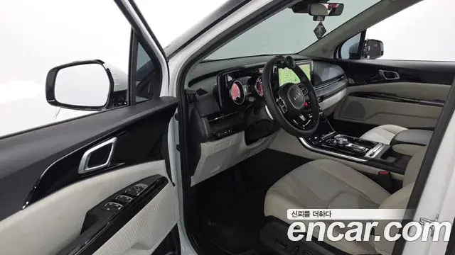 Kia Carnival 2023 — ფოტო 23/34
