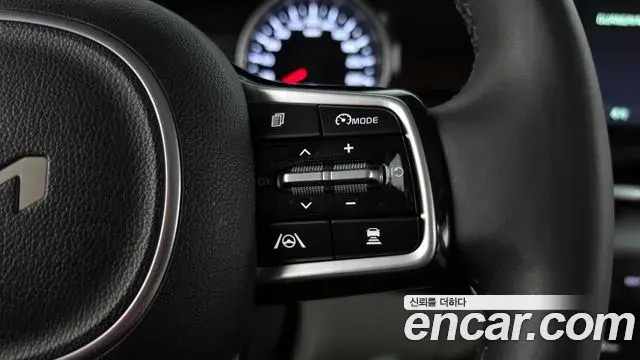Kia Carnival 2023 — ფოტო 27/34