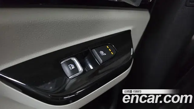 Kia Carnival 2023 — ფოტო 19/34
