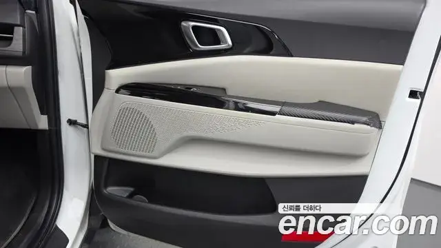 Kia Carnival 2023 — ფოტო 14/34