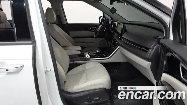 Kia Carnival 2023 — ფოტო 7/34