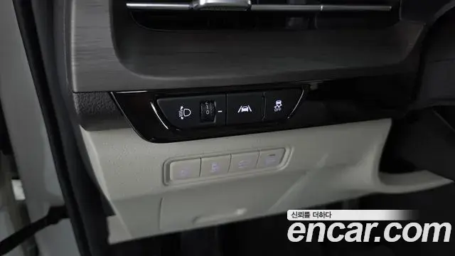 Kia Carnival 2023 — ფოტო 22/34