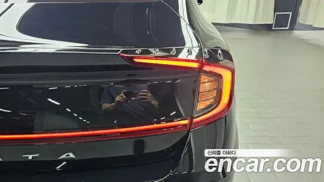 Hyundai Sonata Hybrid 2021 — ფოტო 2/31