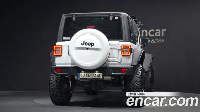 Jeep Wrangler 2021 — Photo 1/37