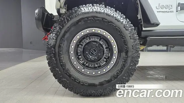 Jeep Wrangler 2021 — Photo 33/37