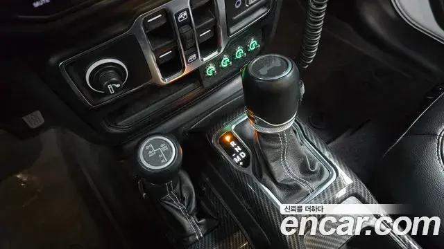 Jeep Wrangler 2021 — Photo 19/37