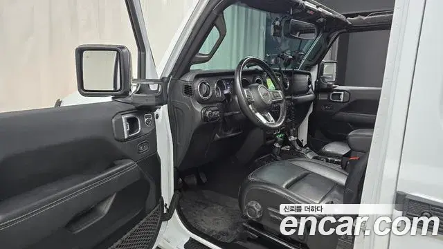 Jeep Wrangler 2021 — Photo 29/37