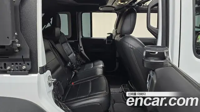 Jeep Wrangler 2021 — Photo 34/37