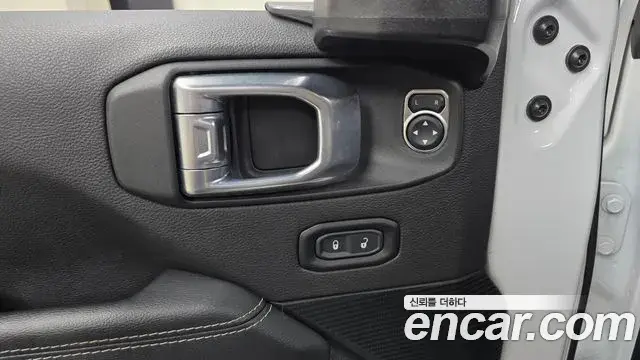 Jeep Wrangler 2021 — Photo 16/37