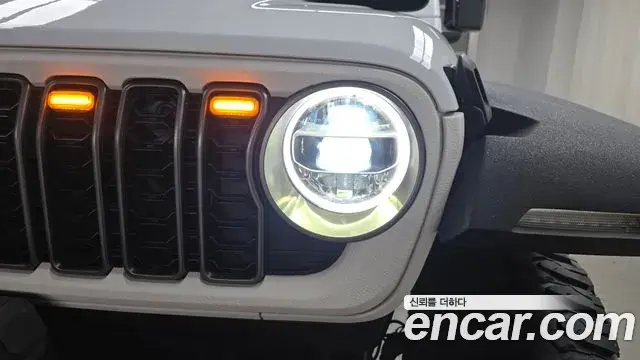 Jeep Wrangler 2021 — Photo 36/37