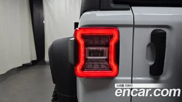 Jeep Wrangler 2021 — Photo 3/37