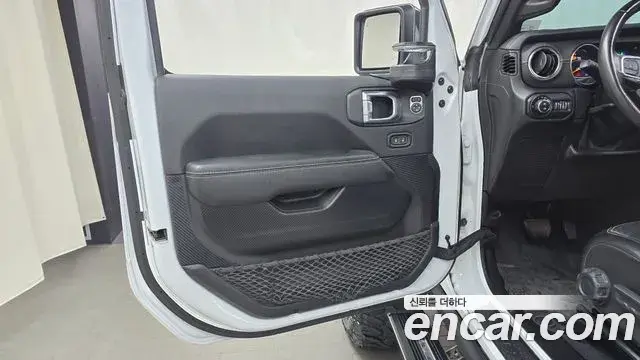 Jeep Wrangler 2021 — Photo 30/37