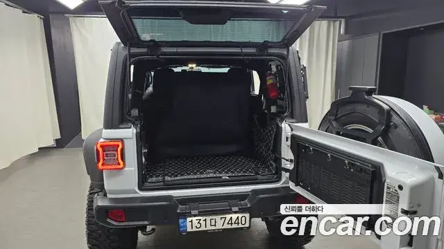 Jeep Wrangler 2021 — Photo 13/37