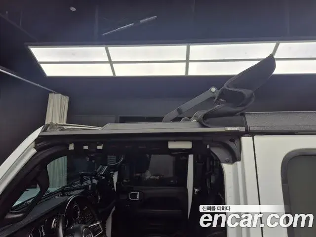 Jeep Wrangler 2021 — Photo 25/37