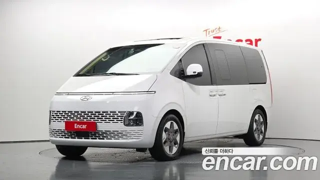 Hyundai Staria 2021 — Фото 1/20