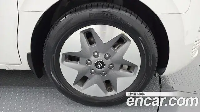 Hyundai Staria 2021 — Photo 17/31