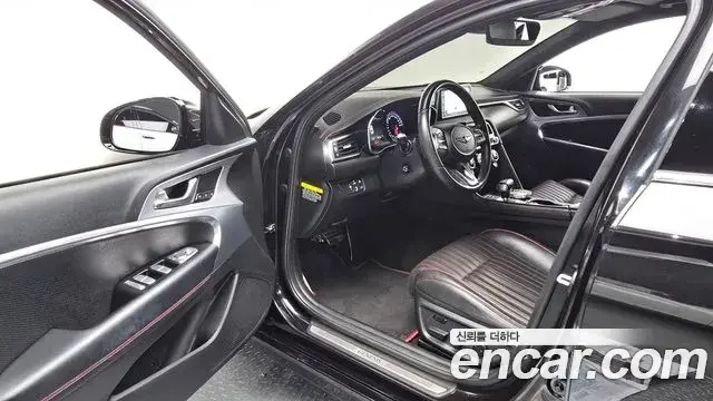 Genesis G70 2018 — Photo 8/30