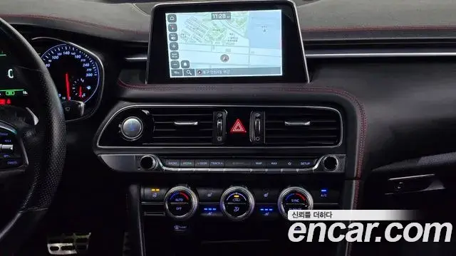 Genesis G70 2018 — Photo 29/30