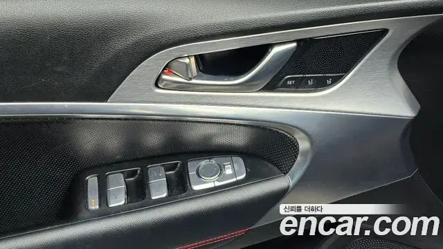 Genesis G70 2018 — Photo 6/30