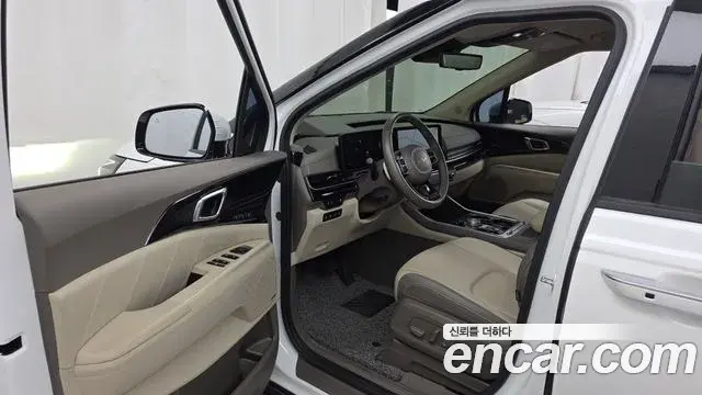 Kia Carnival 2024 — Photo 8/38