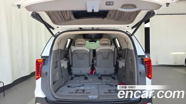 Kia Carnival 2024 — Photo 25/38