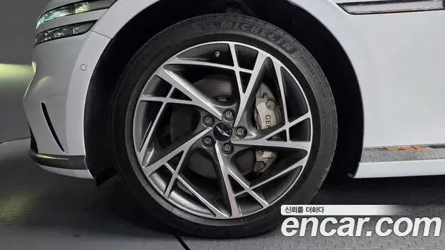 Genesis G90 2022 — ფოტო 25/31